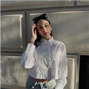 Diplomata presso il Liceo Classico e frequentante la facoltà di Giurisprudenza